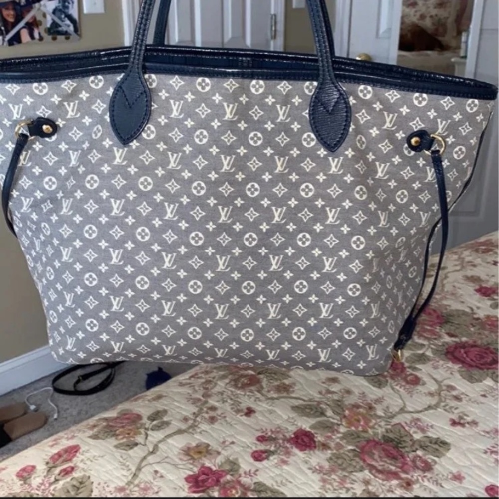 Authentic Louis Vuitton Neverfull monogram  MM